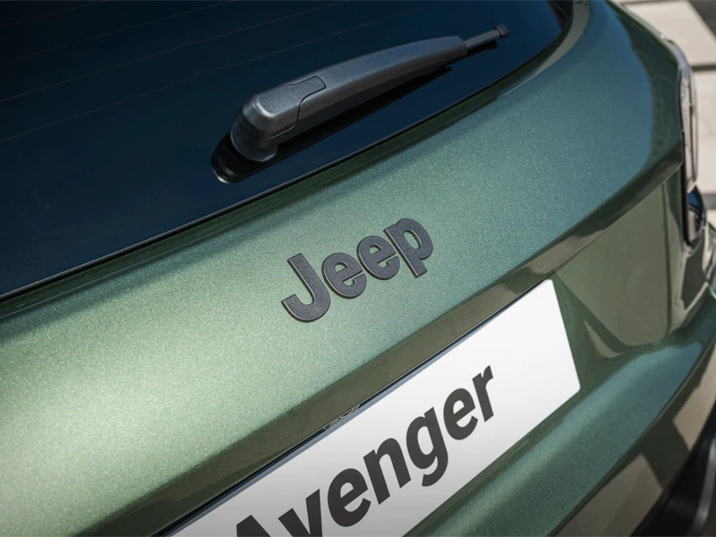 novo jeep avenger traseira